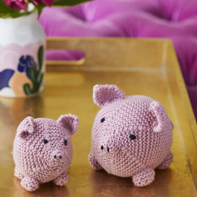 Prima Make Your Own Knitted Pair of Pigs image number 3
