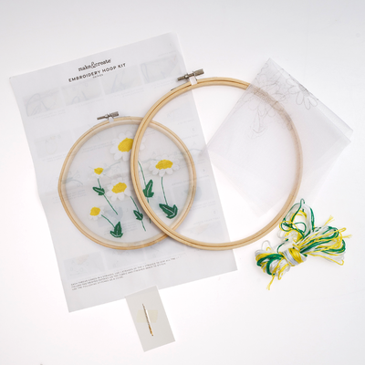 Daisy Embroidery Hoop Kit image number 2