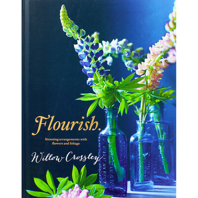 Flourish: Stunning arrangements with flowers and foliage image number 1
