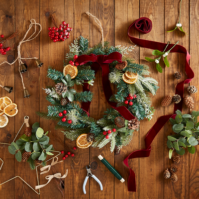 Christmas Artificial Pine Wreath image number 2