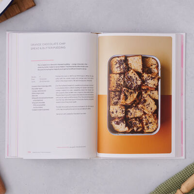 The Sweet Roasting Tin: One Tin Cakes, Cookies & Bakes image number 7