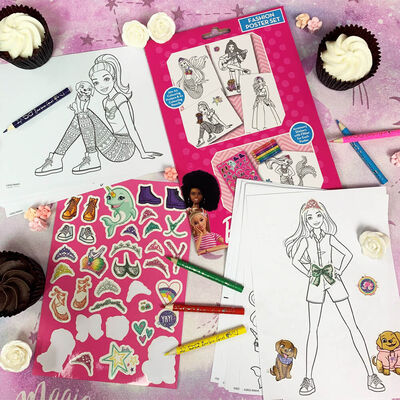 Barbie A5 Fashion Poster Set image number 4