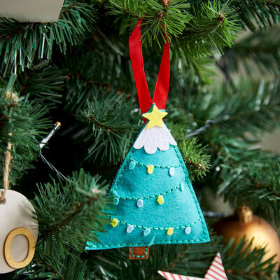 Sew Your Own Christmas Decorations image number 3