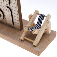 Wooden Beach Scene Deck: 21.5 x 13 x 7cm