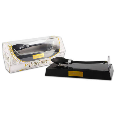 Harry Potter Nimbus 2001 Broomstick Pen image number 1