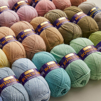 Bonus DK: Fern Green Yarn 100g image number 3