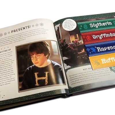 Harry Potter Christmas at Hogwarts: A Movie Scrapbook image number 3