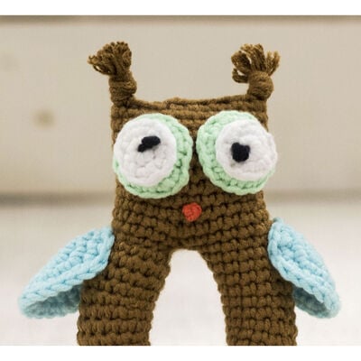 Cute Companions Miniature Handheld Crochet Kit - Olly the Owl image number 3