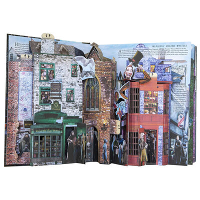 Harry Potter: A Pop-Up Guide to Diagon Alley and Beyond image number 2