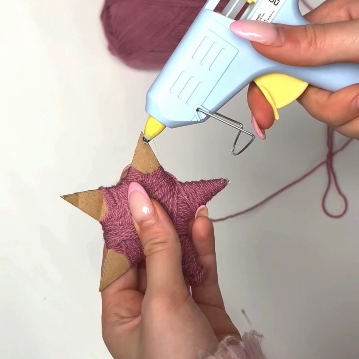 DIY Yarn-wrapped Star Ornaments Step 4 Wrap each point of the star.