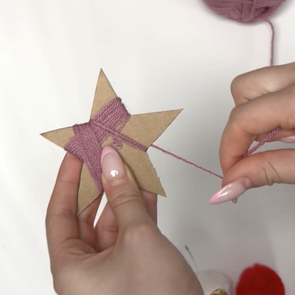DIY Yarn-wrapped Star Ornaments Step 3 Wrap the centre with yarn.