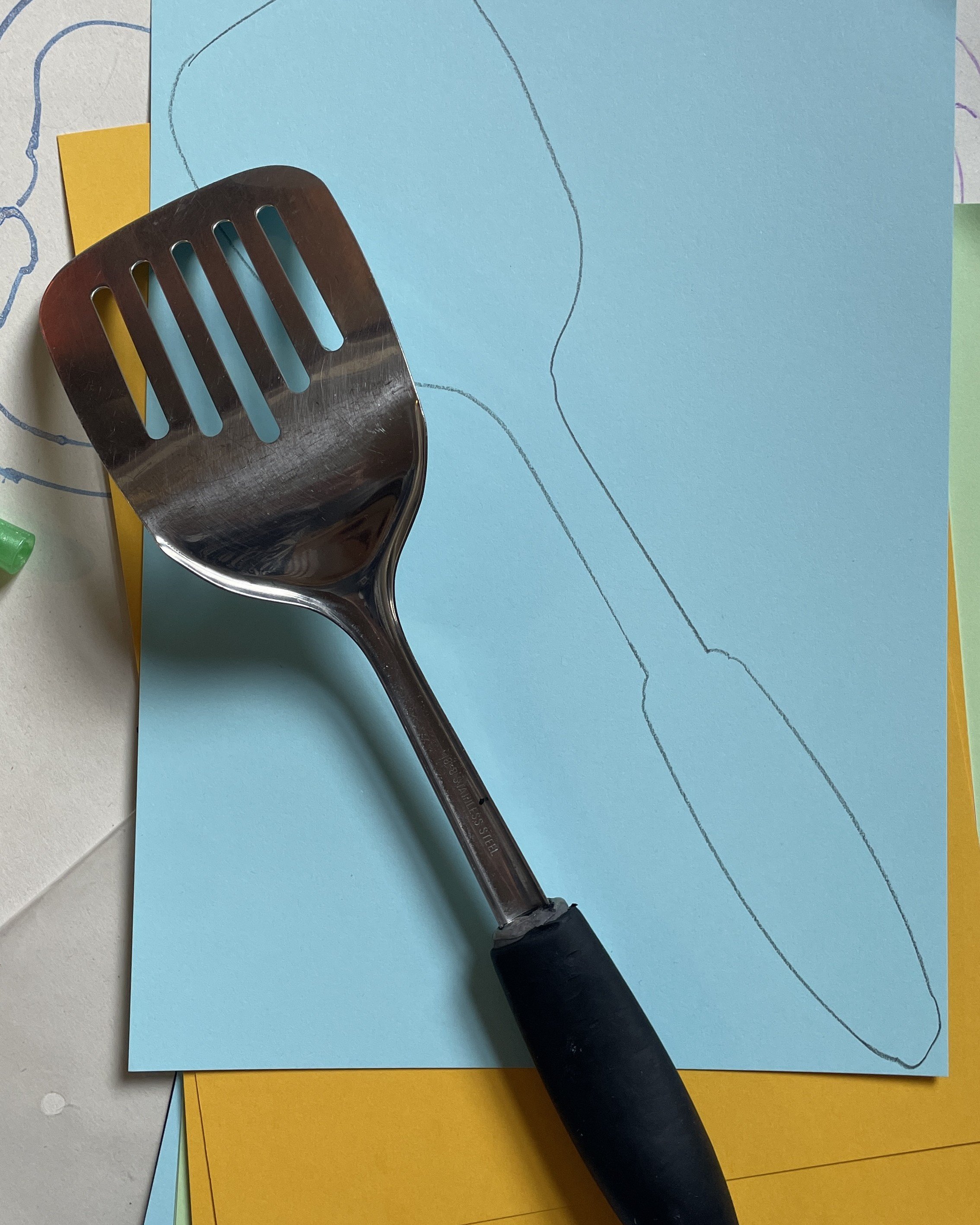 Spatula traced on blue card.
