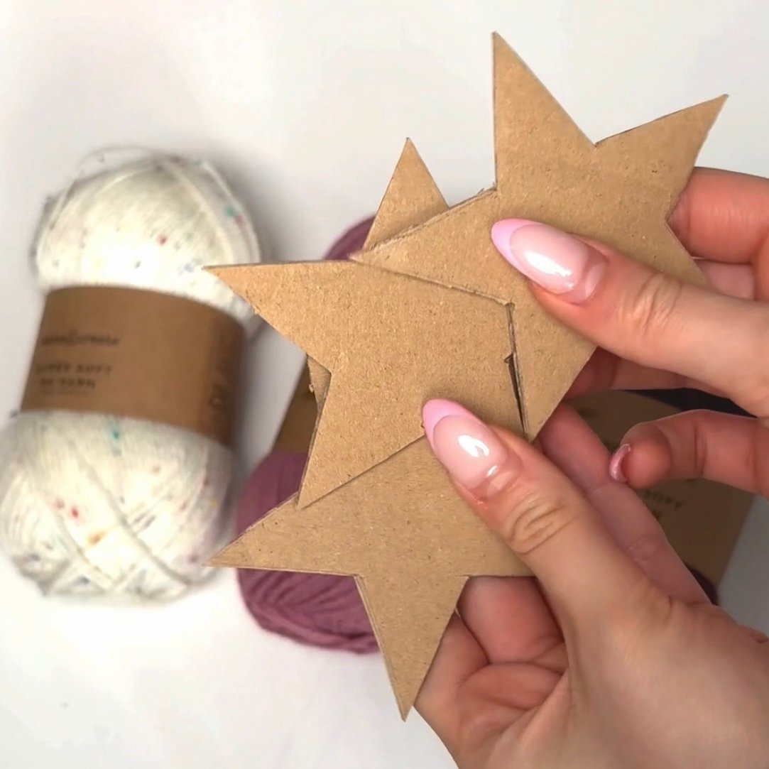 DIY Yarn-wrapped Star Ornaments Step 2 Secure the starting point using hot glue.